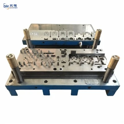 Matrices d'emboutissage pour automobiles